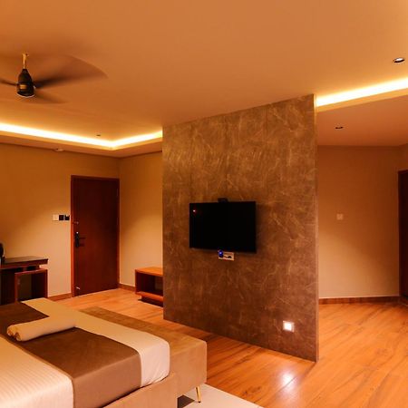 Hotel Classico International Kannangad Exterior photo