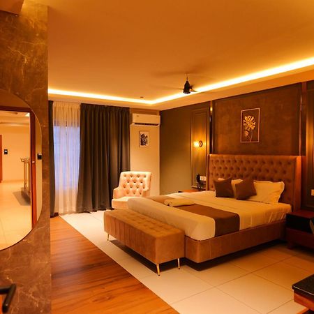 Hotel Classico International Kannangad Exterior photo