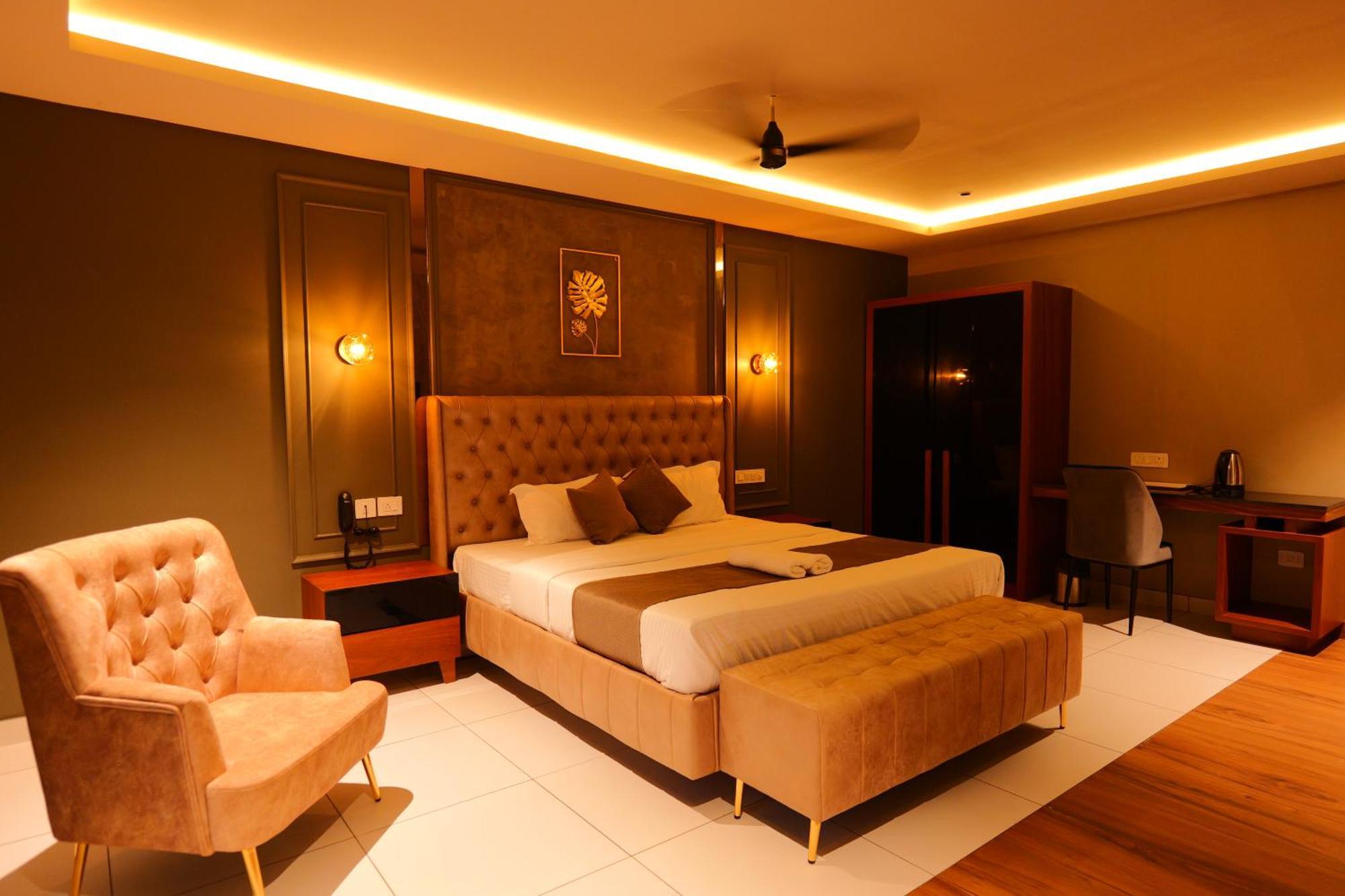 Hotel Classico International Kannangad Exterior photo