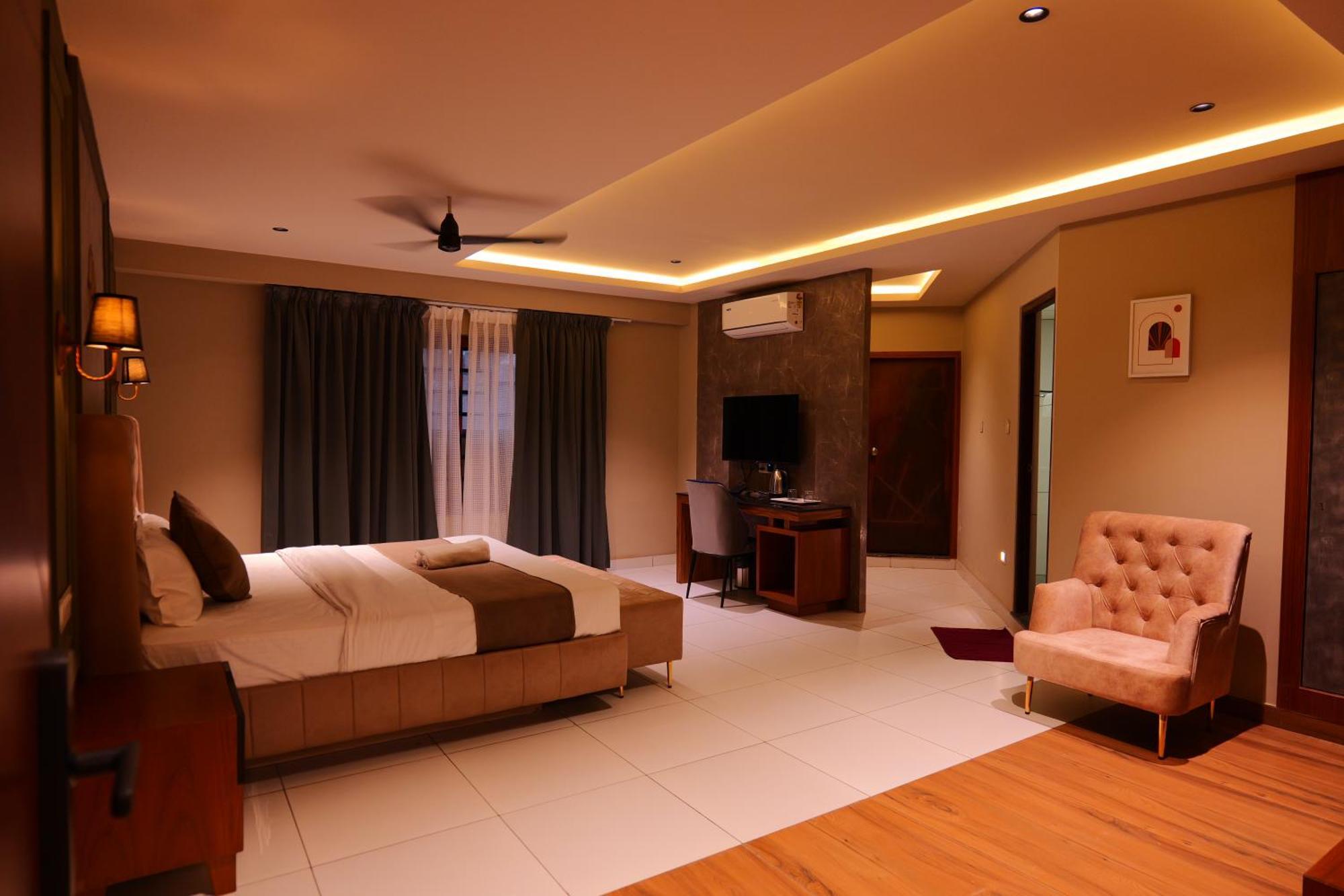 Hotel Classico International Kannangad Exterior photo