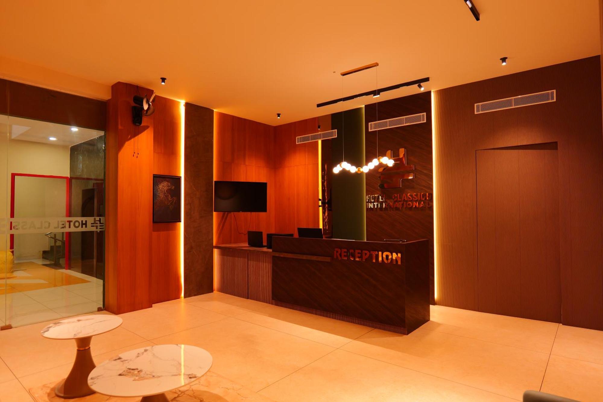 Hotel Classico International Kannangad Exterior photo