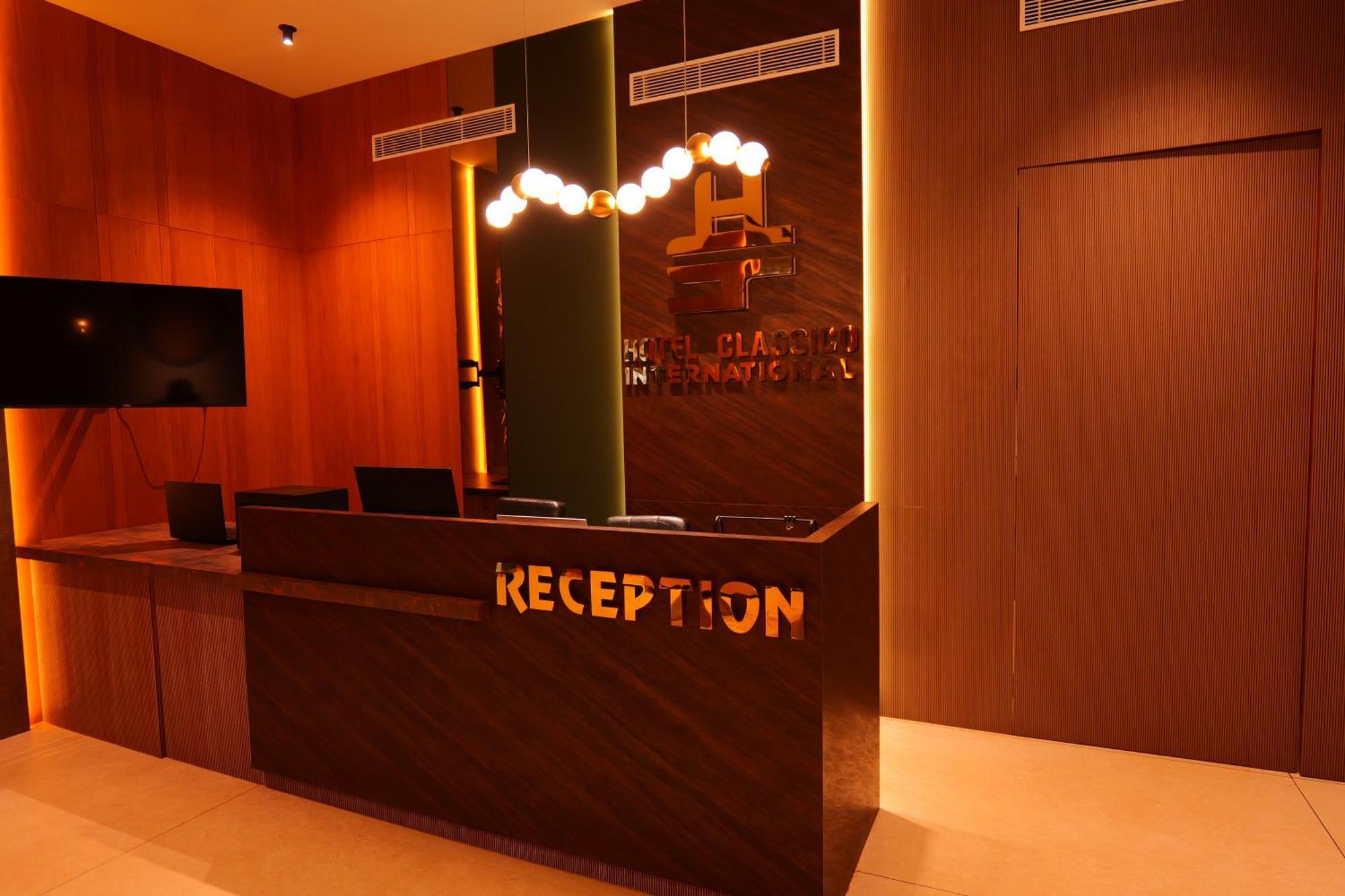 Hotel Classico International Kannangad Exterior photo