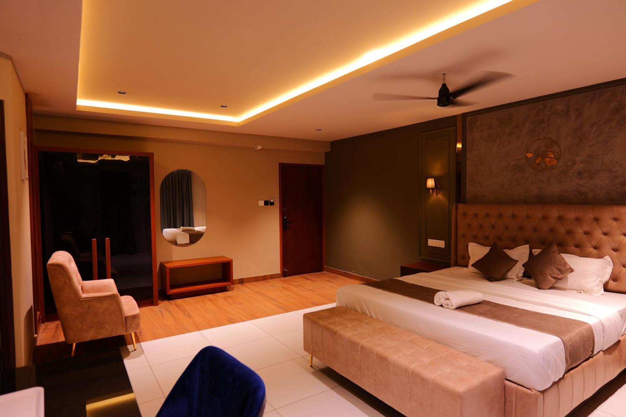Hotel Classico International Kannangad Exterior photo