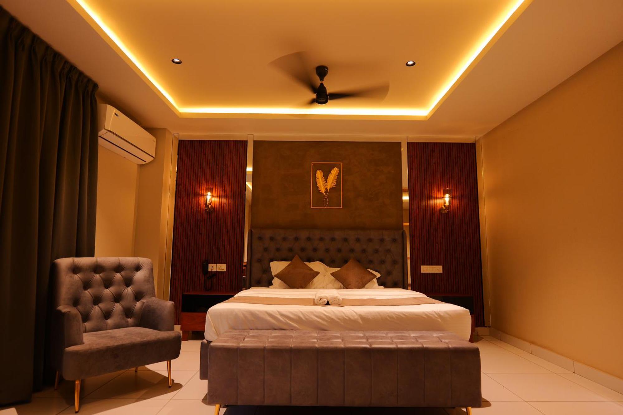 Hotel Classico International Kannangad Exterior photo
