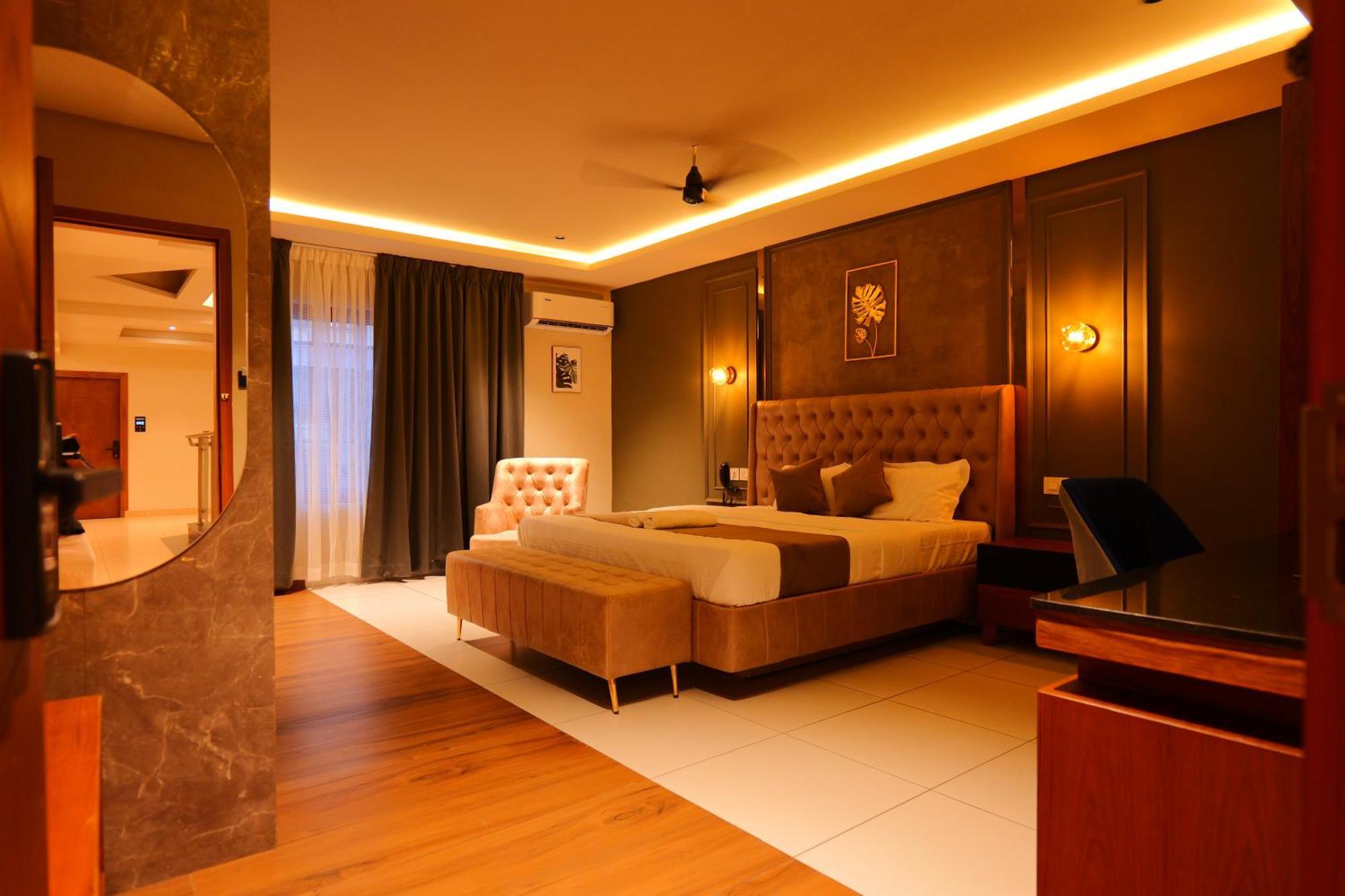 Hotel Classico International Kannangad Exterior photo