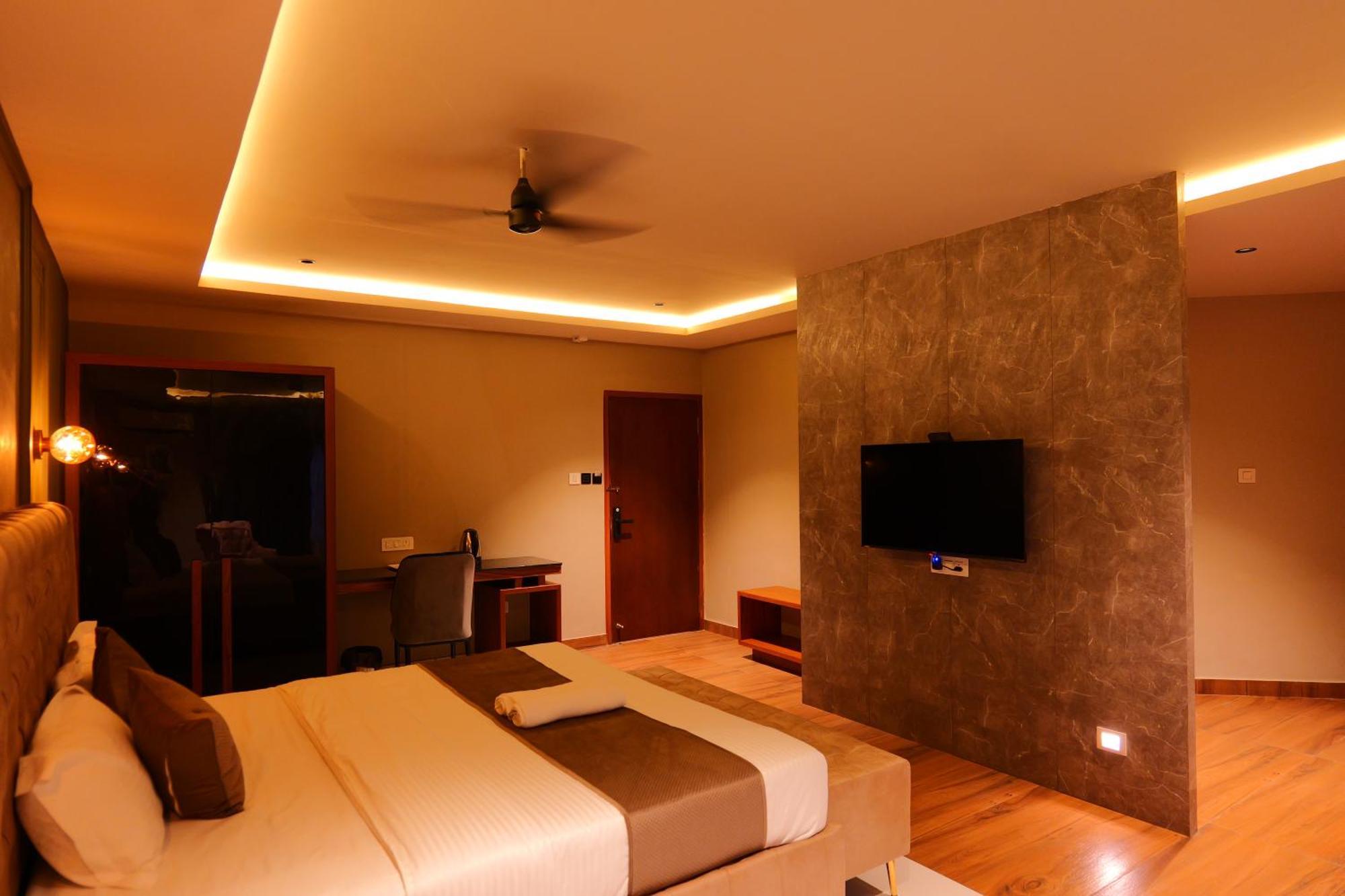 Hotel Classico International Kannangad Exterior photo