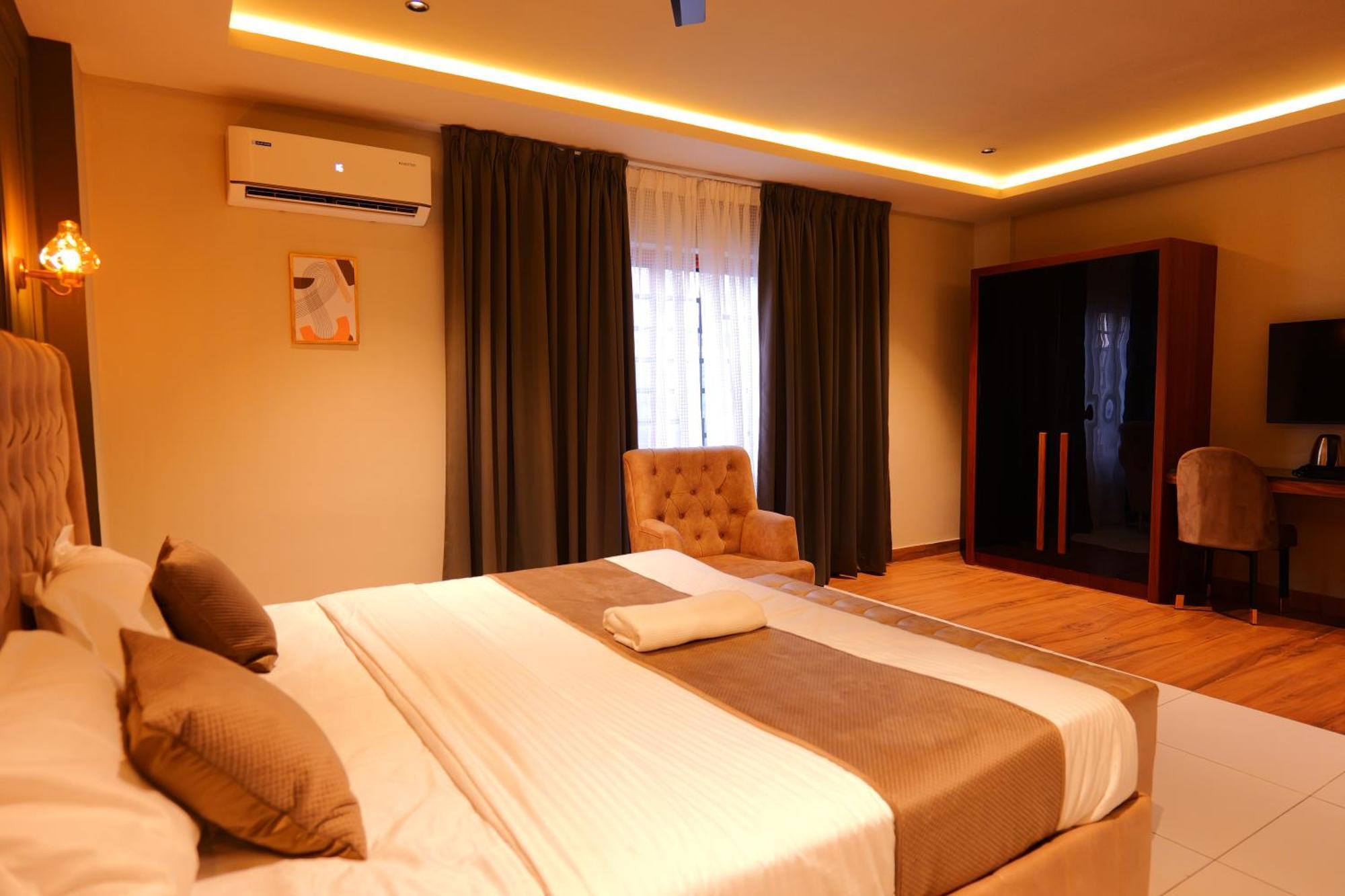 Hotel Classico International Kannangad Exterior photo