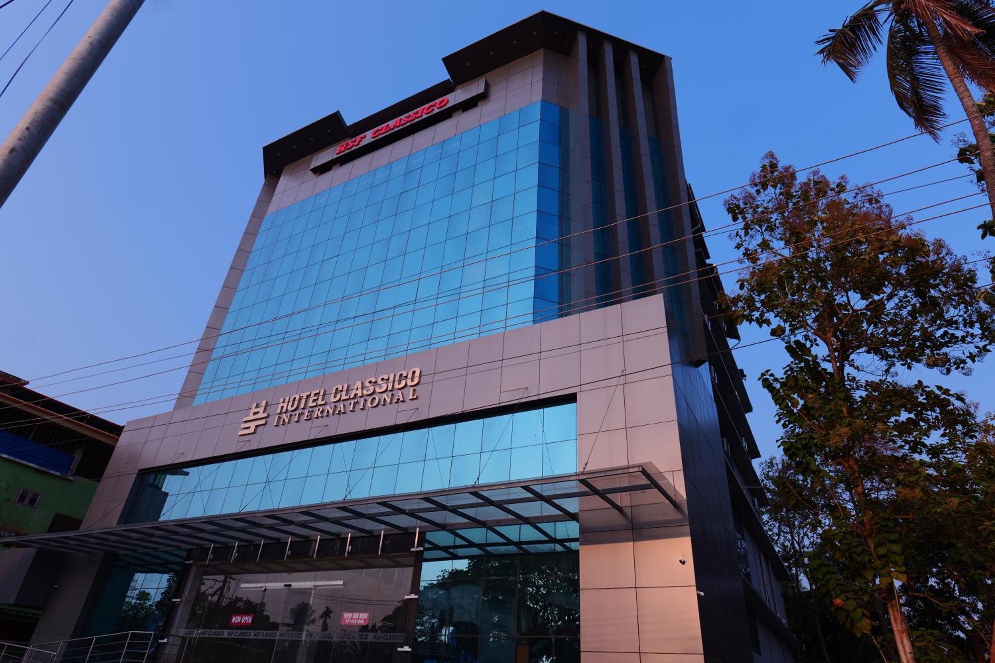 Hotel Classico International Kannangad Exterior photo