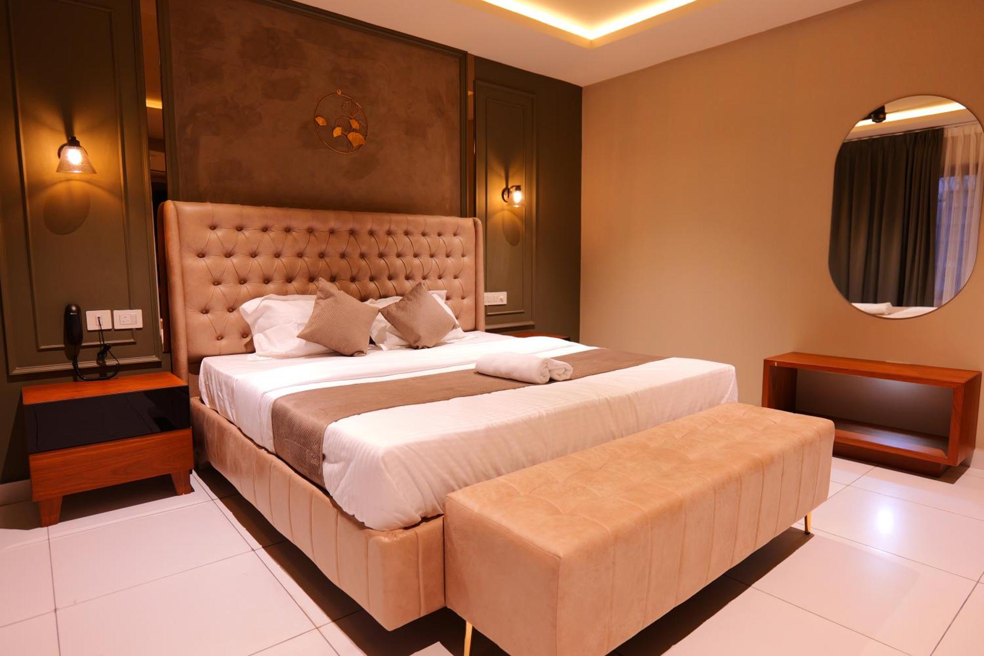 Hotel Classico International Kannangad Exterior photo