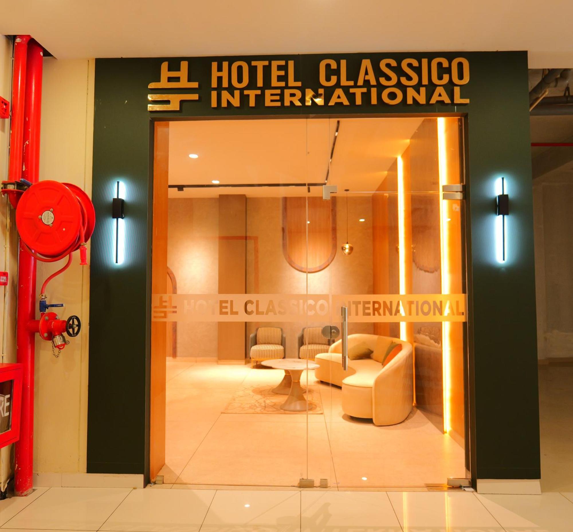 Hotel Classico International Kannangad Exterior photo